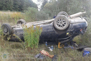 На Волині внаслідок ДТП перекинувся автомобіль (фото)