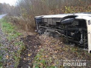 Смертельна ДТП: на Тернопільщині перекинувся рейсовий автобус (ФОТО)