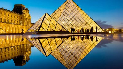 У Парижі пограбували Лувр