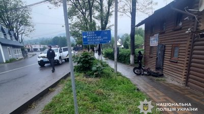 У поліції показали відео ДТП з п’яним мотоциклістом на Закарпатті