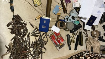 На Львівщині судитимуть чоловіка, який поштою відправляв зброю та боєприпаси