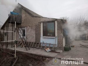 З пожежі винесли трьох дітей, одне з яких загинуло: трагедія на Січеславщині (фото, відео)