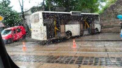 У Львові маршрутка в'їхала в стіну мосту (ФОТО, ВІДЕО)