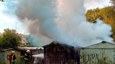 У Львівській області через пожежу згоріли три гаражі
