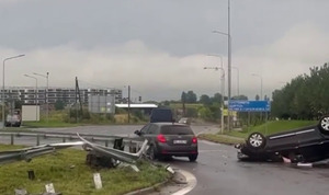 Біля Львова перекинувся автомобіль (ВІДЕО)