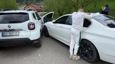 На Львівщині викрили двох зловмисників, які за 8 тисяч доларів переправляли чоловіків за кордон