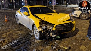 У центрі Львова п’яний водій протаранив авто поліції (ФОТО, ВІДЕО)