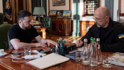 Зеленський доручив Шмигалю укласти контракти щодо дронів