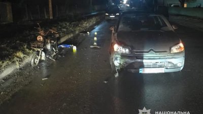 На Львівщині зіткнулися автомобіль та скутерист