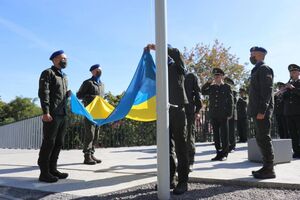 У Львові військові Галицької бригади підняли прапор на Меморіалі пам’яті Героїв Небесної Сотні