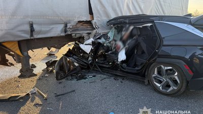 На об’їзній дорозі у Золочеві сталося зіткнення вантажного автомобіля MAN з легковиком Hyundai (ФОТО)