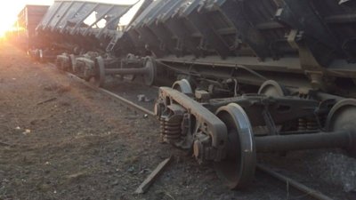 Під час атаки Києва та області росіяни пошкодили залізницю та вагони із зерном (ФОТО)