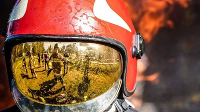 На Львівщині під час пожежі сухостою пенсіонер отримав сильні опіки