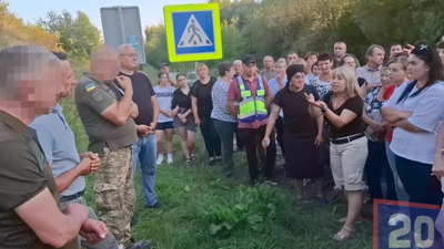 На Тернопільщині люди вимагають виселити з села військову частину 