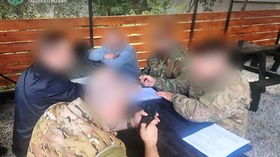 В Івано-Франківську чоловіки з палицею та сльозогінним газом напали на бійця "Азову" (ФОТО)