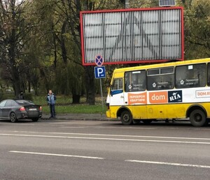 У Львові маршрутка потрапила у ДТП (фото)