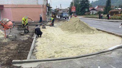 На Львівщині засуджено заступника командира, який відправляв військових класти бруківку та встановлювати пам'ятники замість служби