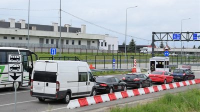 У пункті пропуску на Львівщині у пасажира автобуса вилучили револьвер і кулі