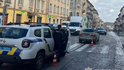 У Львові 90-річну жінку збив автомобіль