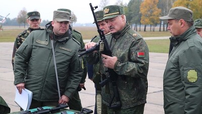 Американський політолог пояснив, чому лукашенко не хоче воювати проти України