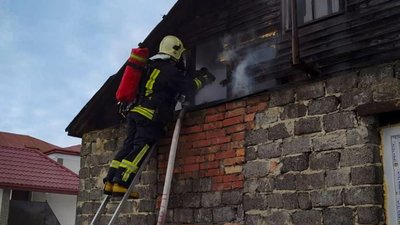 На Львівщині горів житловий будинок