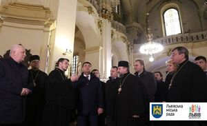 Робочий візит до Львова Володимир Гройсман розпочав з відвідин Собору святого Юра (ФОТО)