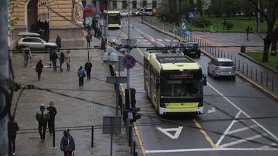 Через ремонтні роботи зупинку громадського транспорту біля Львівського університету тимчасово перенесуть