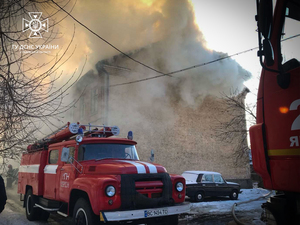 На Львівщині триває ліквідація масштабної пожежі