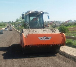 На Львівщині тривають ремонті роботи на дорогах (фото)