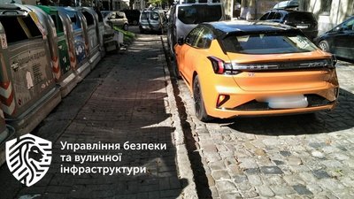У Львові за паркування поруч із сміттєвими контейнерами евакуйовуватимуть автомобілі (ФОТО)