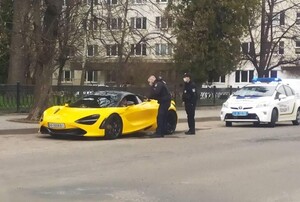 У Франківську патрульні оштрафували водія "McLaren 720S" (фото)