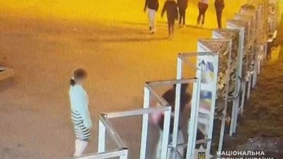 У Тернополі молодик пошкодив банер із фотографією загиблого захисника