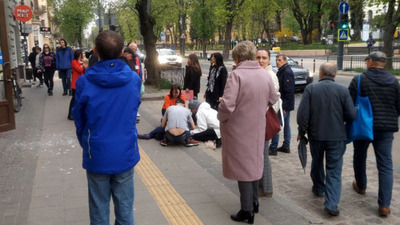 У Львові дитина впала з підвіконника