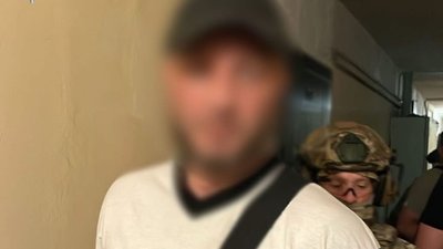 У Києві чоловік влаштував розбійний напад на 76-річну пенсіонерку під виглядом ремонту