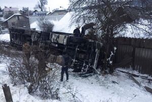 Смертельна ДТП на Тернопільщині: перекинулася вантажівка, загинув пасажир (фото)