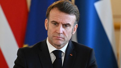 Макрон заявив, що не можна очікувати від Зеленського згоди на перемир'я, поки бомблять Київ