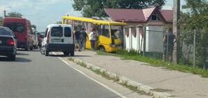 На Львівщині у жахливу аварію потрапив шкільний автобус (ФОТО)