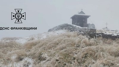 На горі Піп Іван випав перший сніг