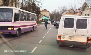 На Львівщині маршрутка збила на смерть дитину (фото)