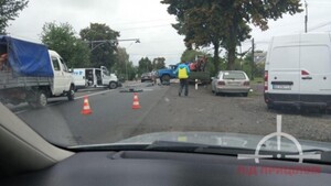 На Волині жертв ДТП рятувальники деблоковують з авто (фото, відео)