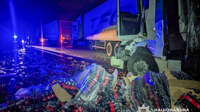 У ДТП на Рівненщині зіткнулися три вантажівки