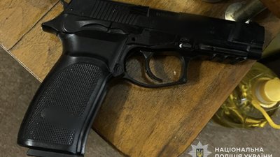 У Львові судитимуть чоловіка, який погрожуючи зброєю, намагався заволодіти виручкою з кіоску