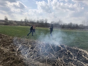 За один рейд на Самбірщині, екоінспекція склала три протоколи на паліїв сухостою (фото)