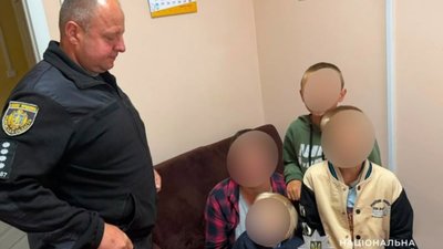 У Львівській області поліцейські розшукали зниклих маму з трьома малолітніми дітьми