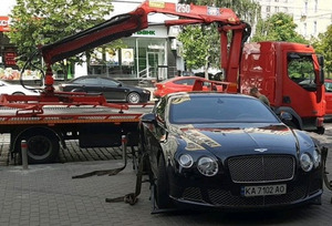 У Києві евакуювали Bentley Continental (фото)