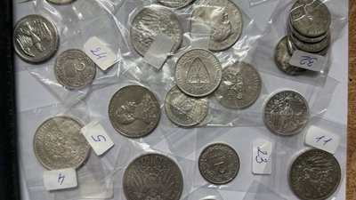 У ПП "Шегині" казахстанець намагався ввезти старовинні монети і мемуари Муссоліні (ФОТО)