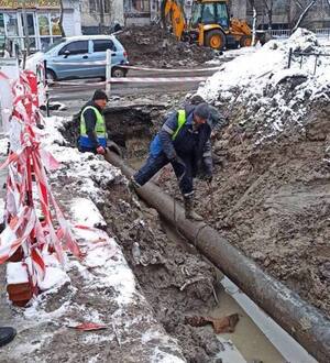 Працює водовоз: у Львові через ремонт водопроводу низка вулиць без води