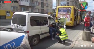 У Тернополі іноземець на спортивній автівці протаранив дві маршрутки та два легковика