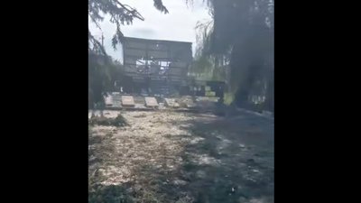 Росія вдарила авіабомбою по селищу Ярова коли людям видавали пенсії: десятки загиблих (ВІДЕО)