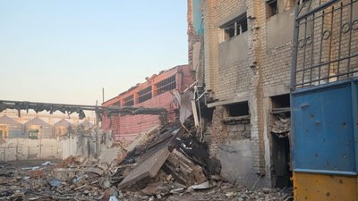 З’явилися світлини з місця удару чотирьох керованих авіаційних бомб по території Біленьківської виправної колонії (ФОТО)